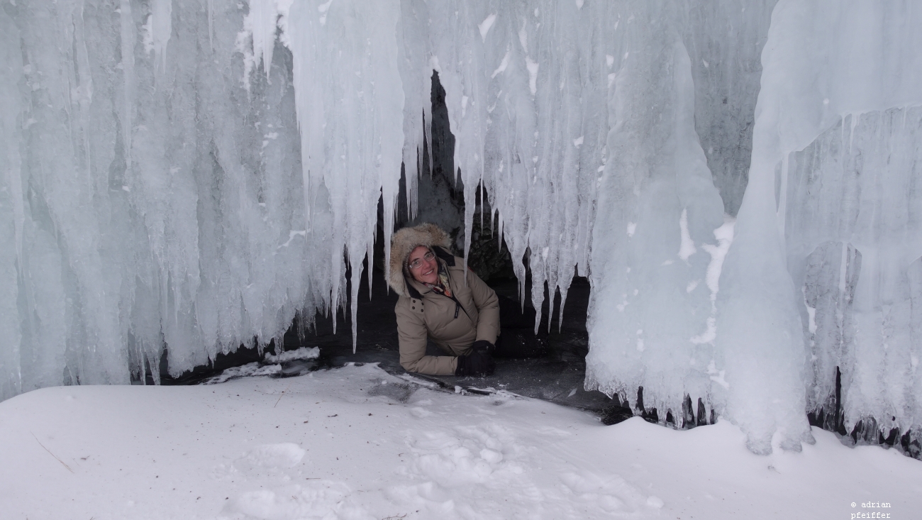 Ruth in der Eishöhle