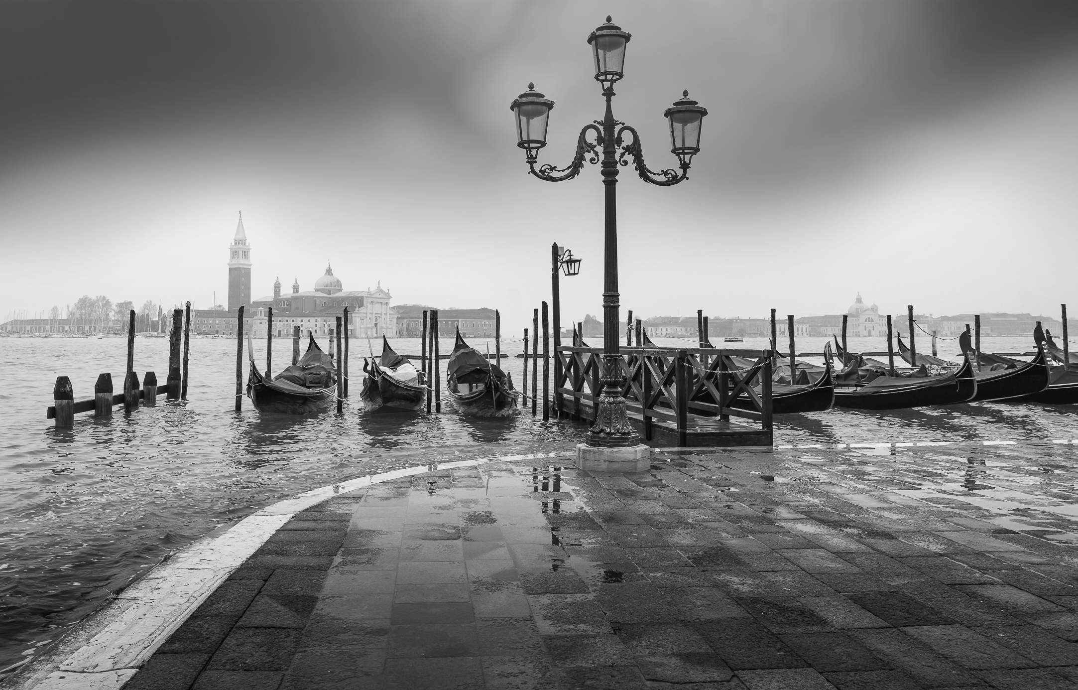 Venedig zur Zeit der "acqua alta" zeigt die Morbidität und Vergänglichkeit dieser Stadt eindrücklich