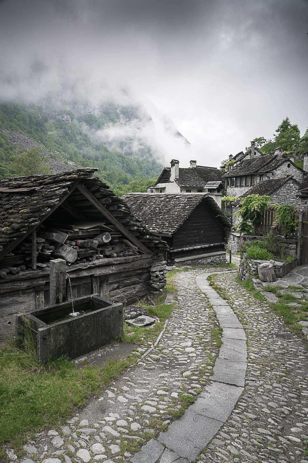 Authentisches Dorf mit typischen Steinhäusern. Jahrhunderte überdauert.
