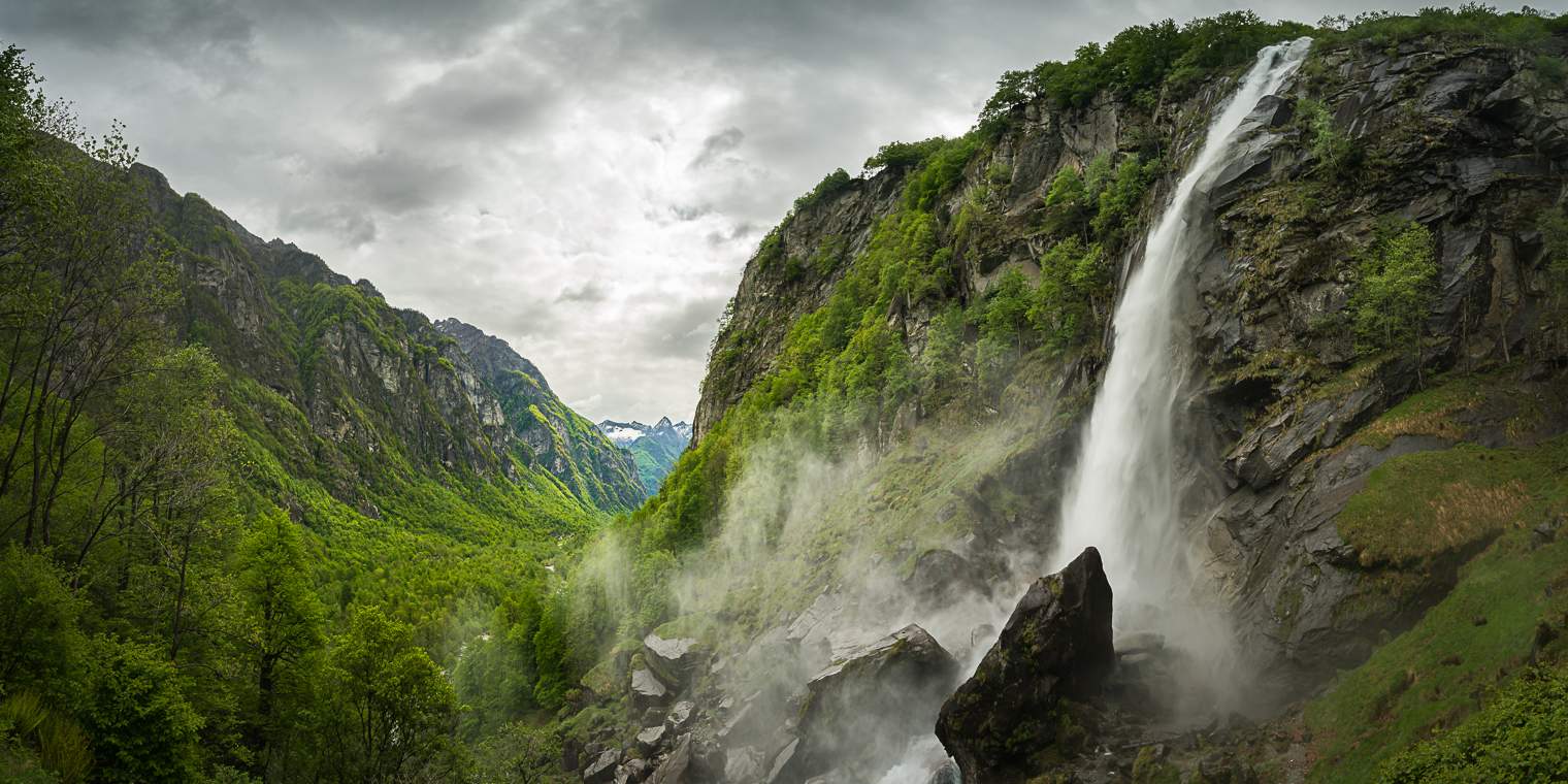Wasserfall im Valle Bavona als Panorama 2:1