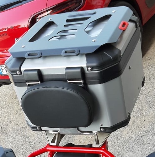 Isotta back pad for top case - Guzzi V85