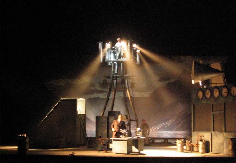 2004 Oper von Dallapiccola Regie: Keith Warner Dirigent: Martyn Brabbins Bühne: Kaspar Glarner Bühne