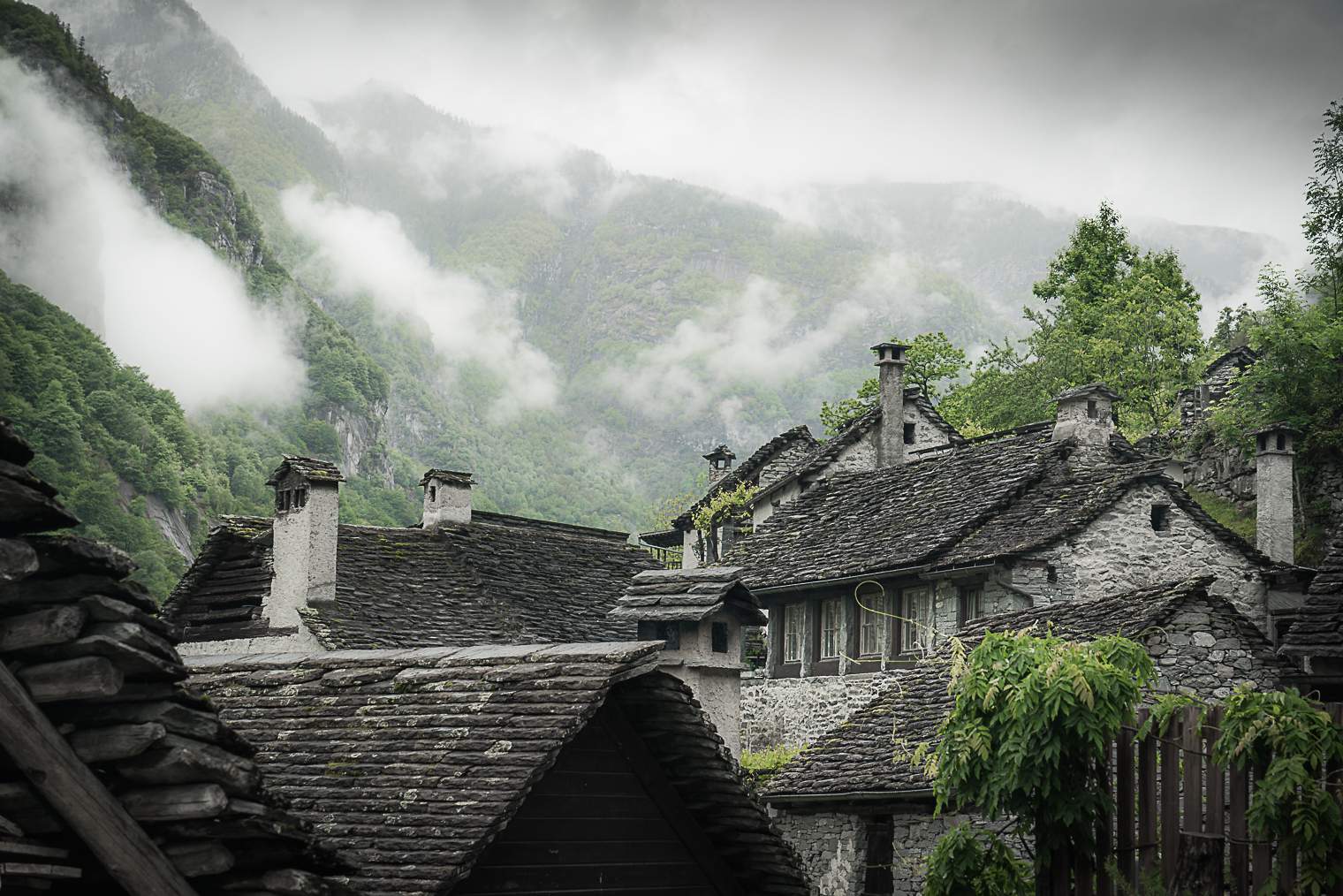 Authentisches Dorf mit typischen Steinhäusern. Jahrhunderte überdauert