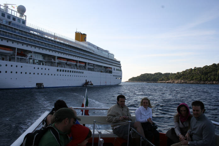 und mit dem Thender Boot nach Dubrovnik fahren