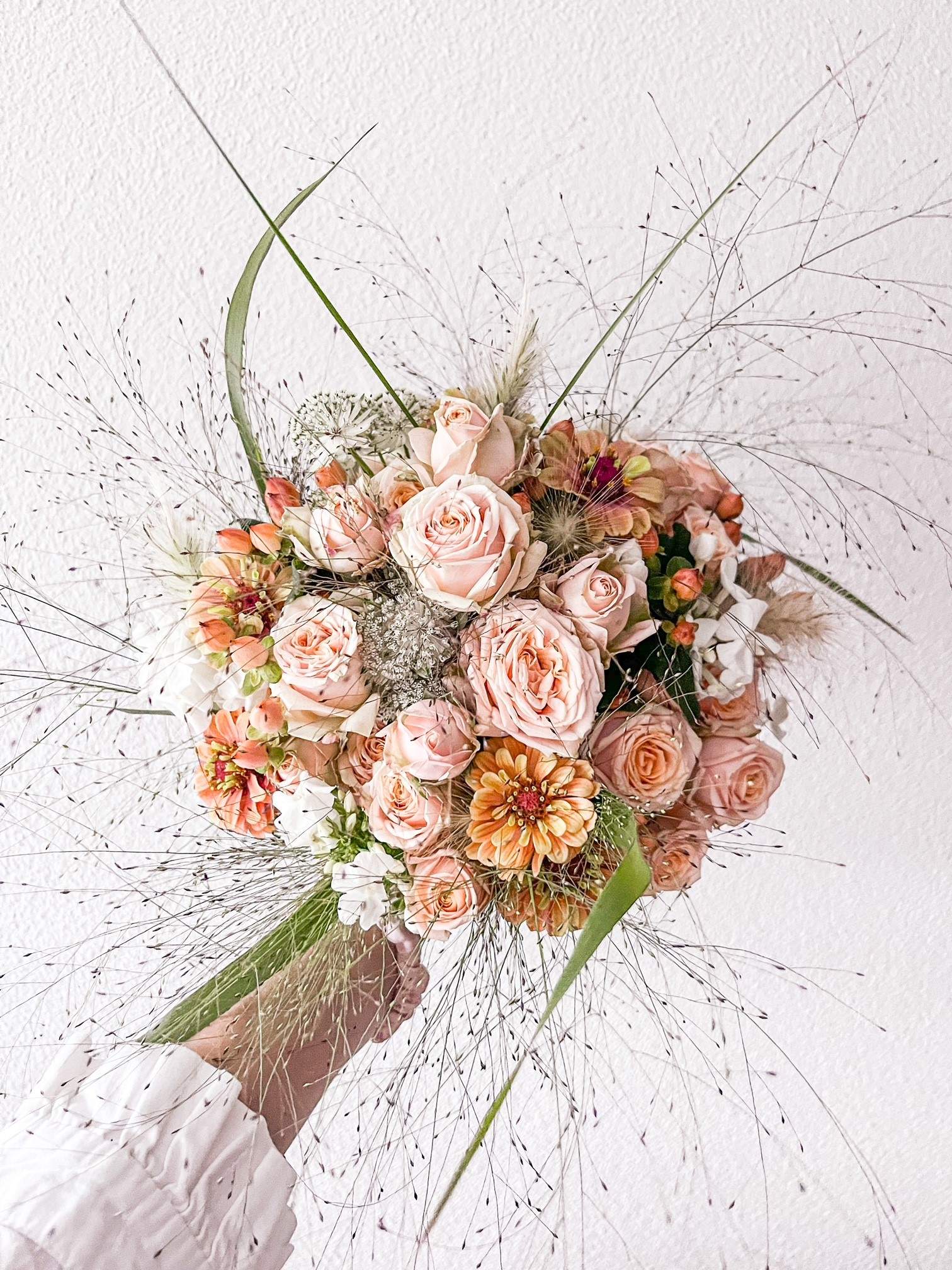 Brautstrauss mit saisonalen Blumen
