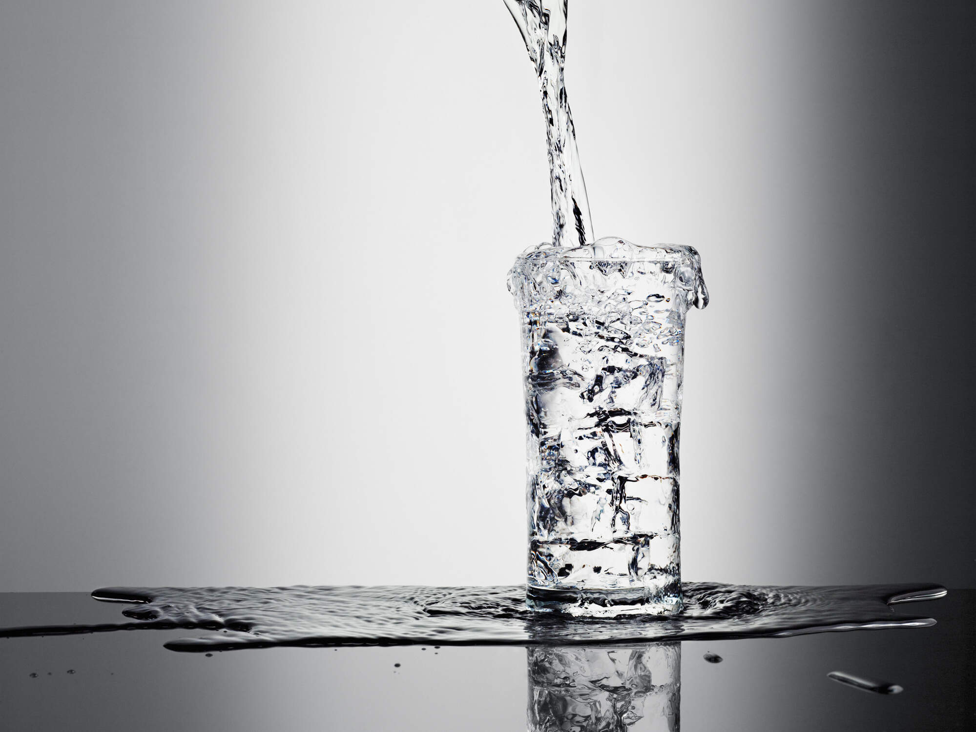 Wasser trinken zur Förderung der Konzentration