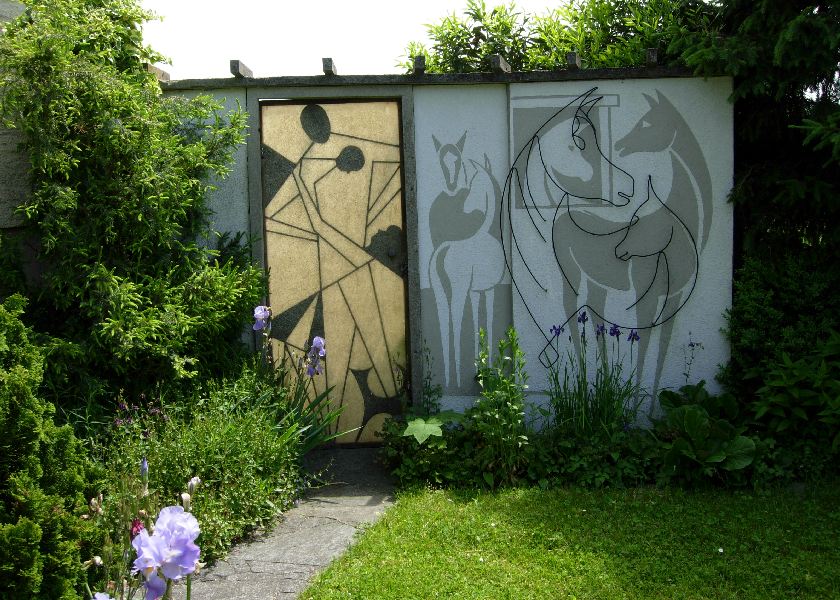 Kunstwerk im Garten