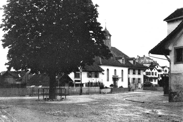 Auf der Kreuzung Schlossgasse/Kehlhofstrasse steht noch eine Linde