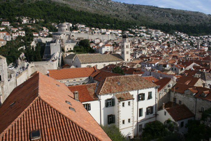 und Stadtmauer von Dubrovnik sind sehr gepflegt