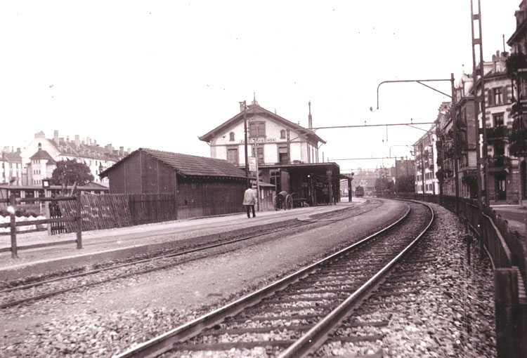 Der alte Bahnhof. Blickrichtung Enge um 1925. Die Gleise sind wegen der umfangreichen Bauarbeiten ve