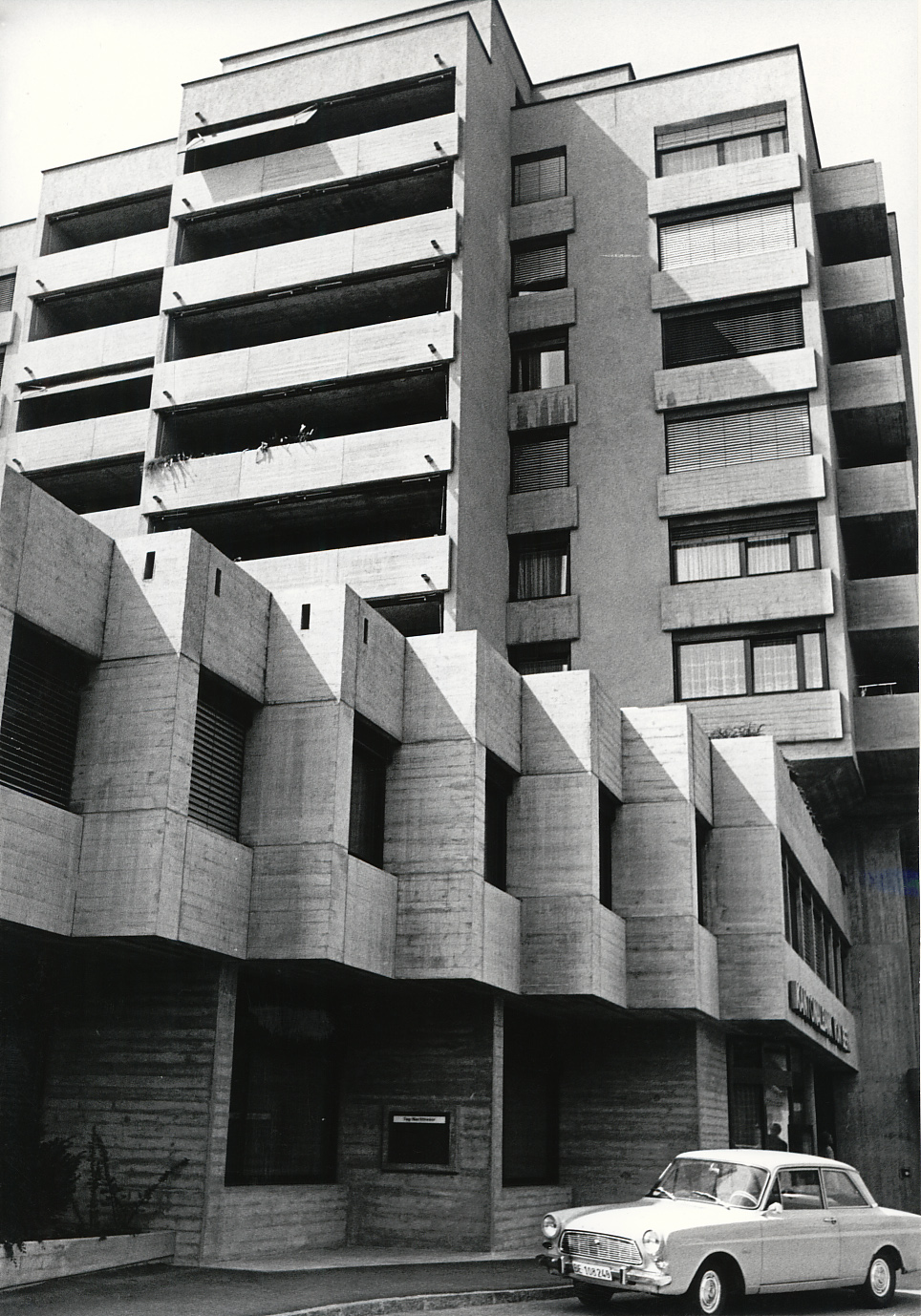 Laufen, Geschäftshaus in drei Etappen, Bahnhofstrasse, 1970, 1979, 1986.