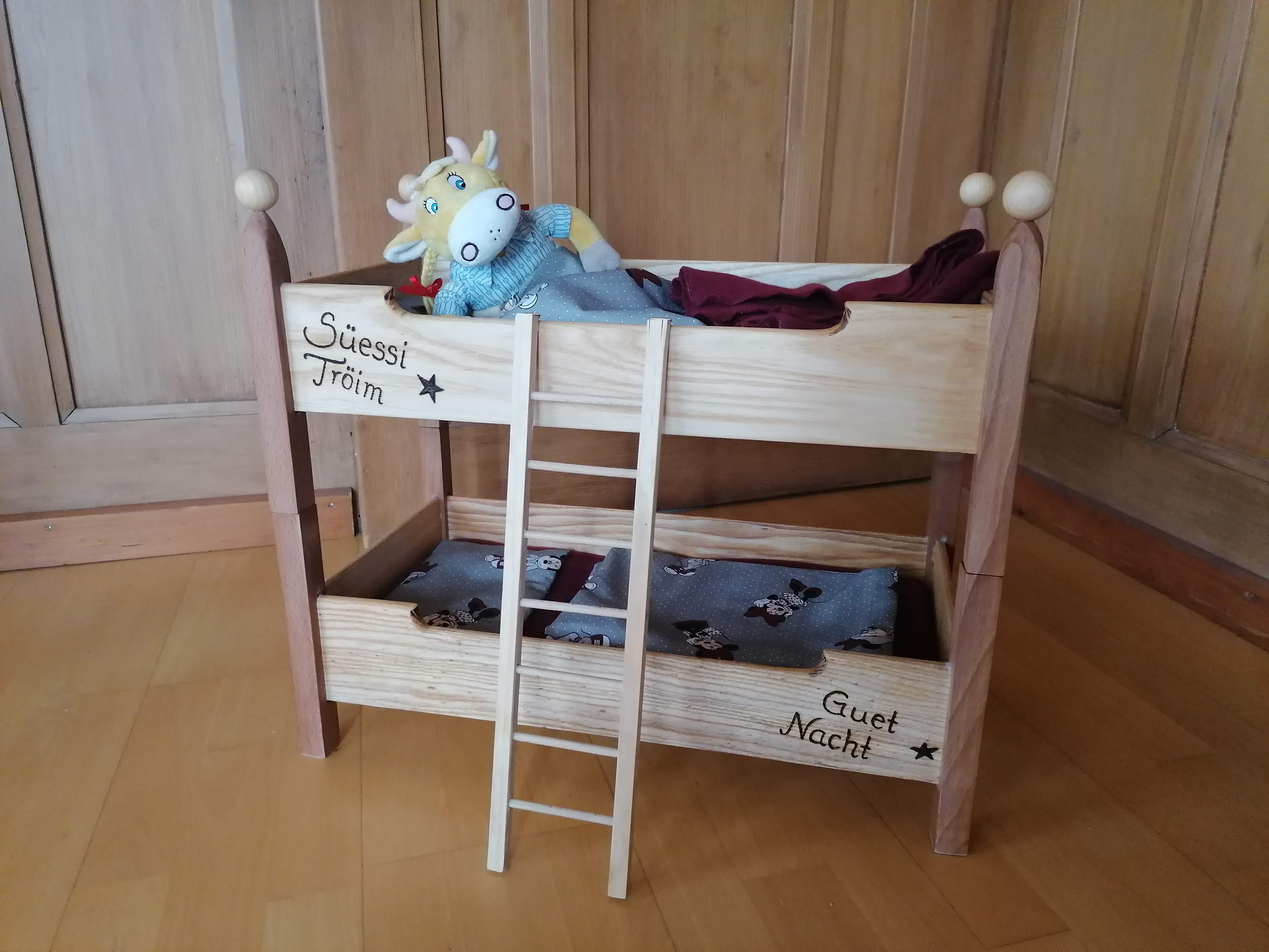 Puppenbett aus schweizer Holz
