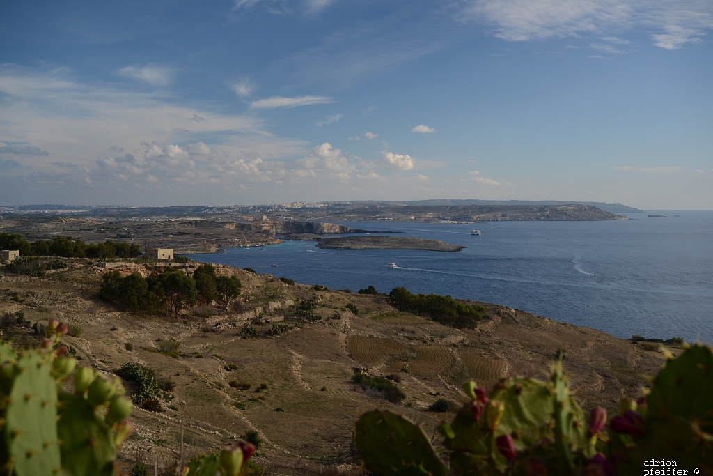 Herrlicher Blick von Gozo nach Comino und Malta