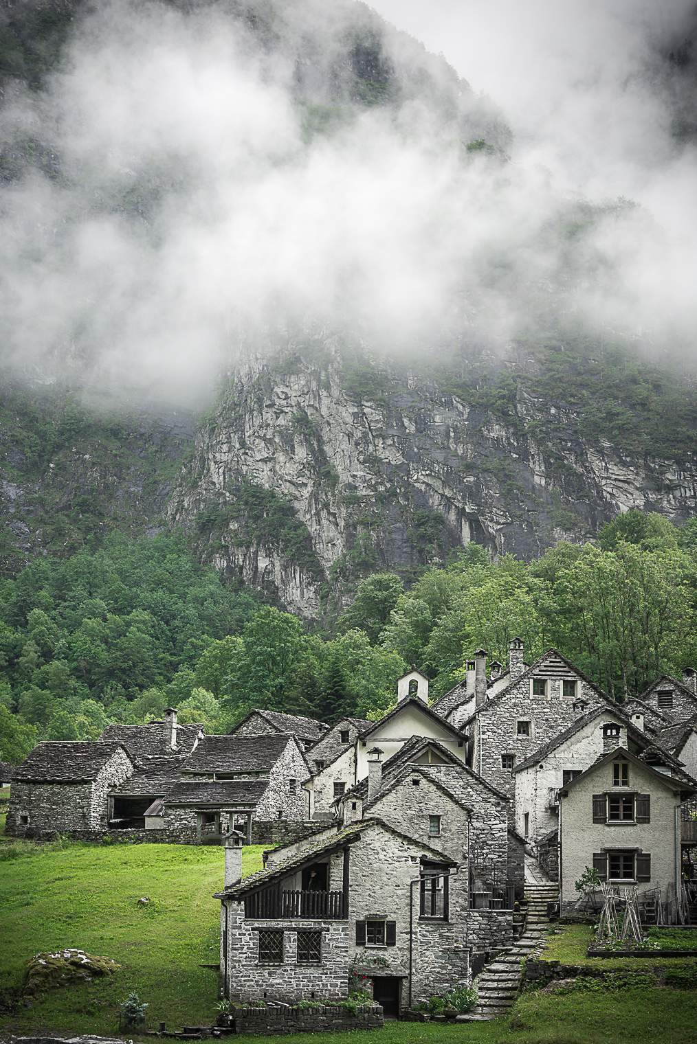 Authentisches Dorf mit typischen Steinhäusern. Jahrhunderte überdauert.
