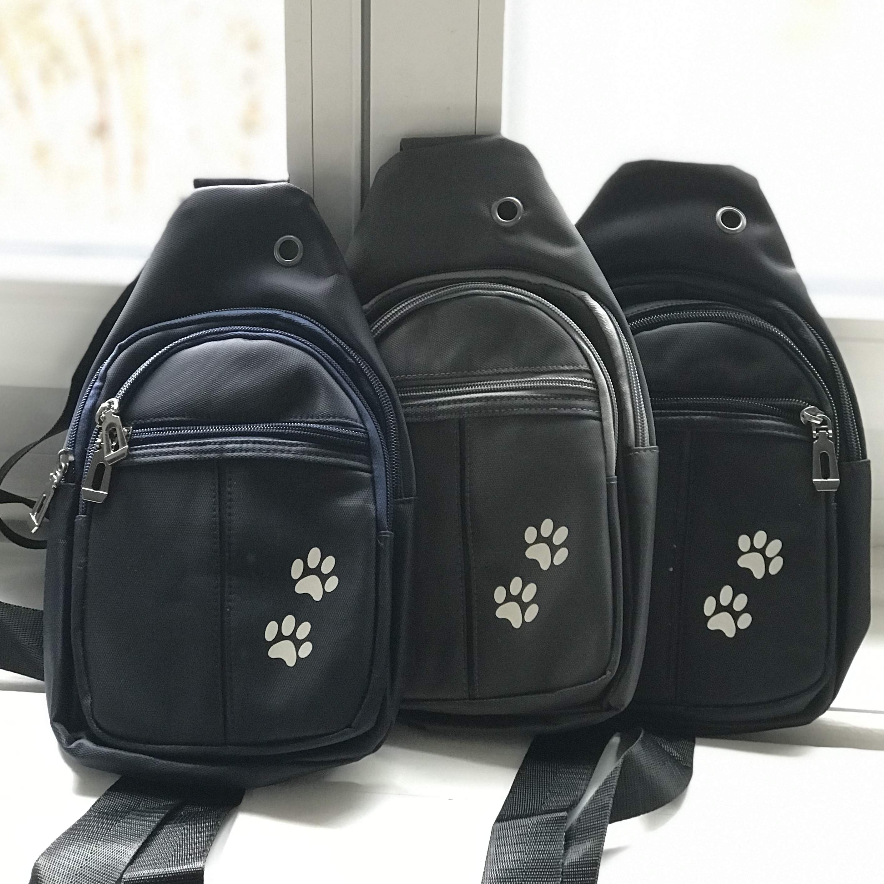 Hundesport Brusttasche - Schultertasche mit Pfotenabdrücken