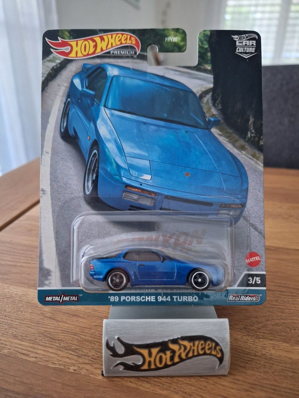 Hot Wheels Premium Canyon Warriors 2023 89 Porsche 944 Turbo 3/5