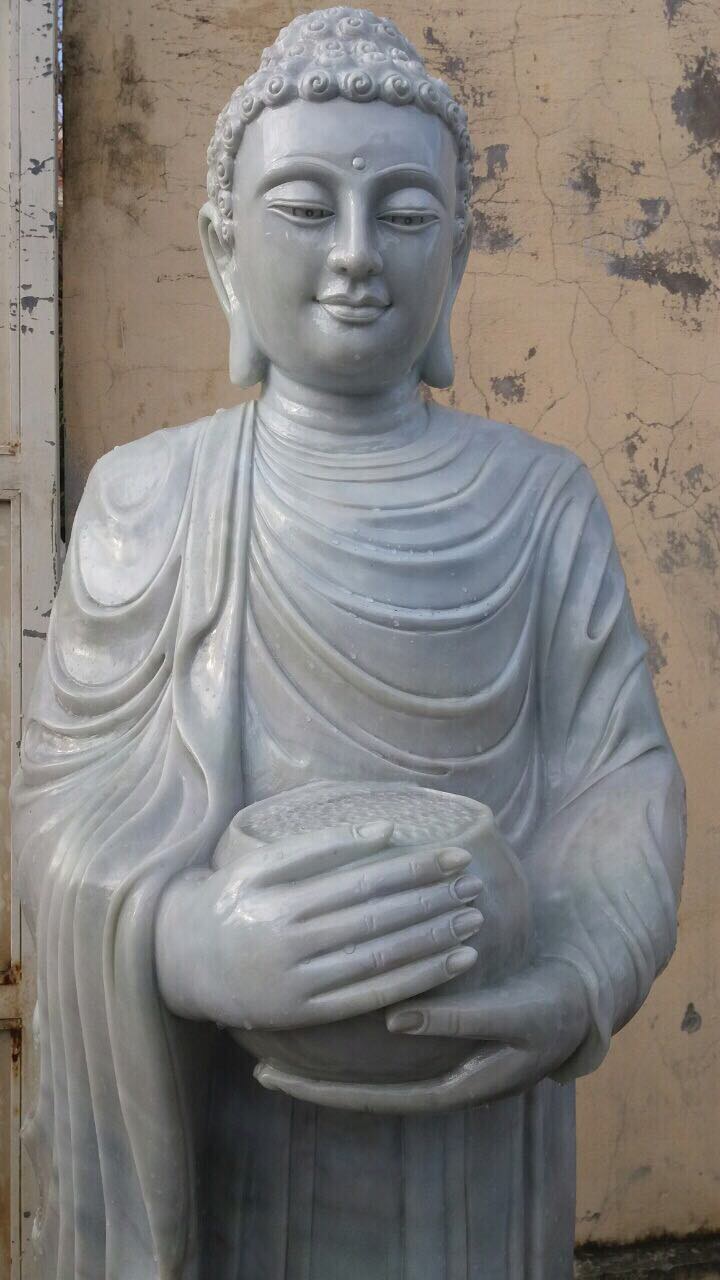 Jade Buddha Statue, 100% Jade aus 1 Block, 1,85 m, 565 Kg, Handarbeit. Preis auf Anfrage.