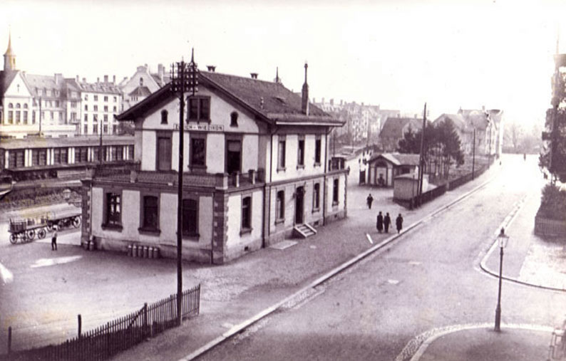 Der alte Bahnhof an der Seebahnstrasse auf der Höhe der Stationsstrasse. Blickrichtung Enge