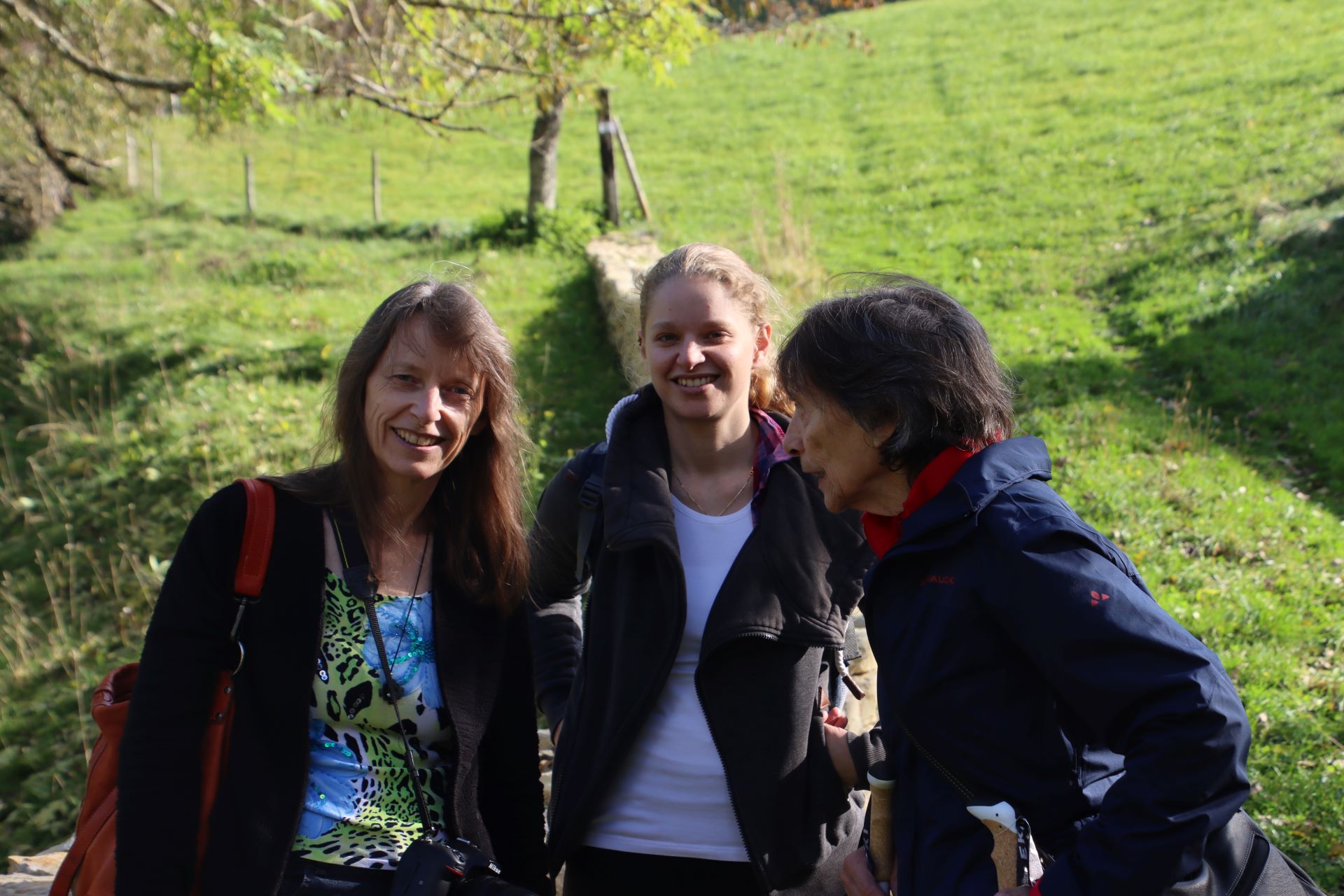 Lina, das Geburtstagskind, Yvonne, ihre Tochter und Nathalie, Lina's Enkeltochter