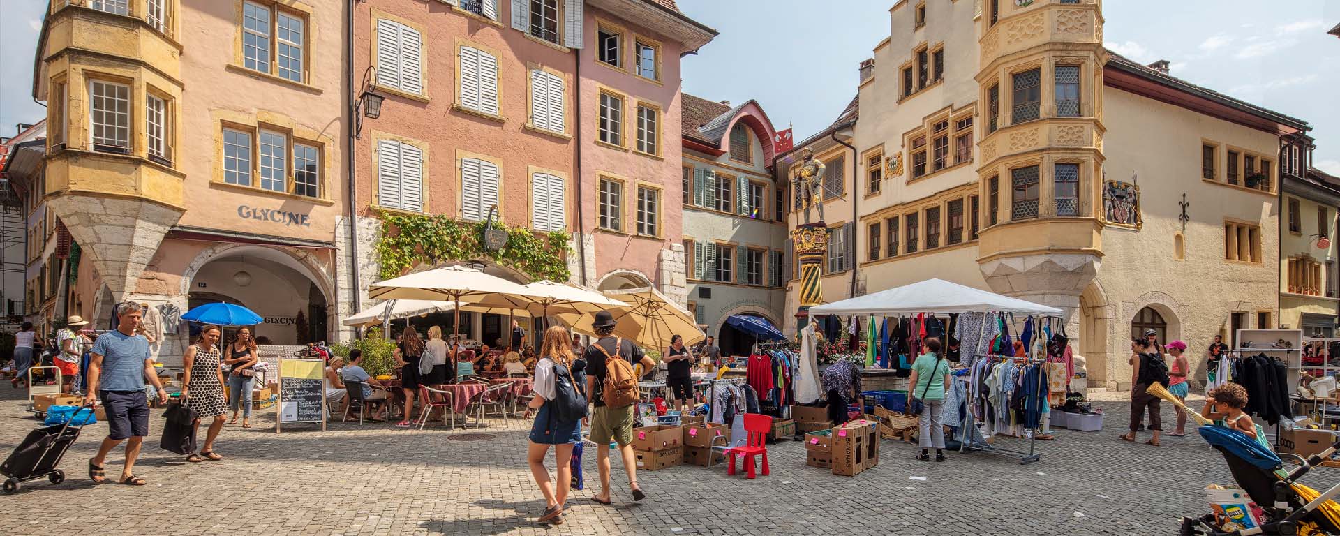 Flohmarkt in der Bieler Altstadt im Ring - vieille ville de Bienne