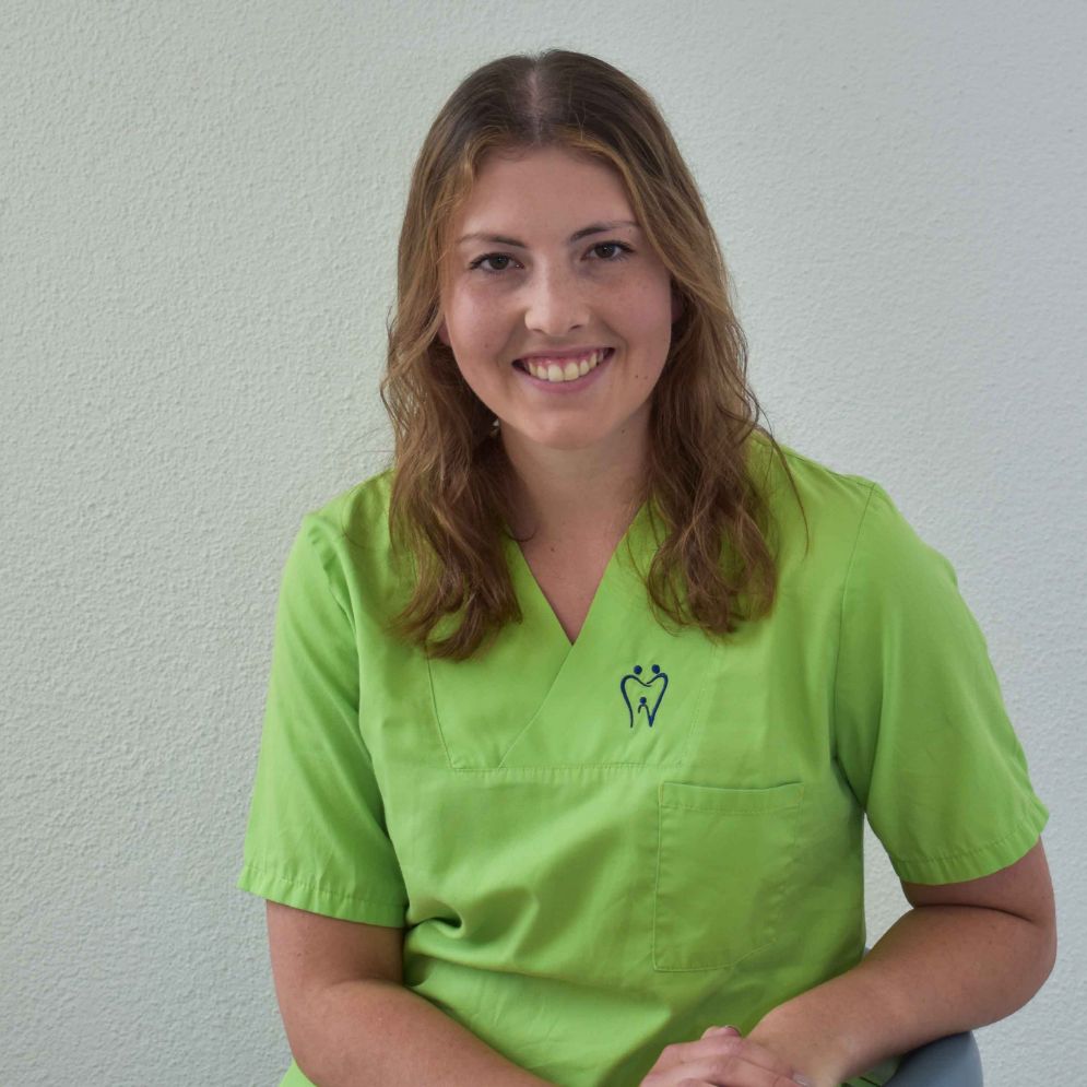 Dentalassitentin Alena Furrer tätig in der Zahnarztpraxis Käch