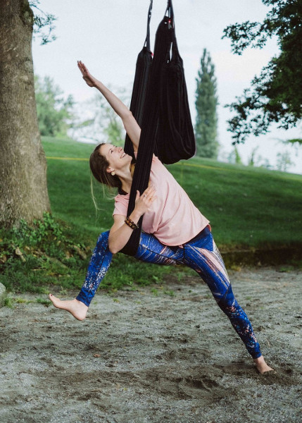 Lara Bühler practicing Aerial Yoga.