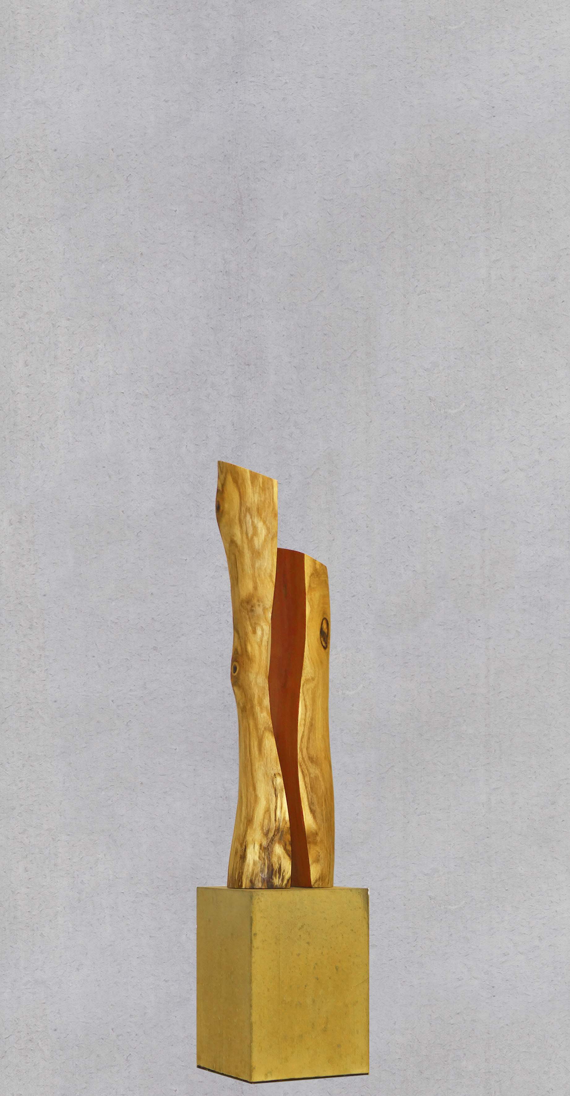 Skulptur Robinie, Sockel Beton, Gesamthöhe 76 cm