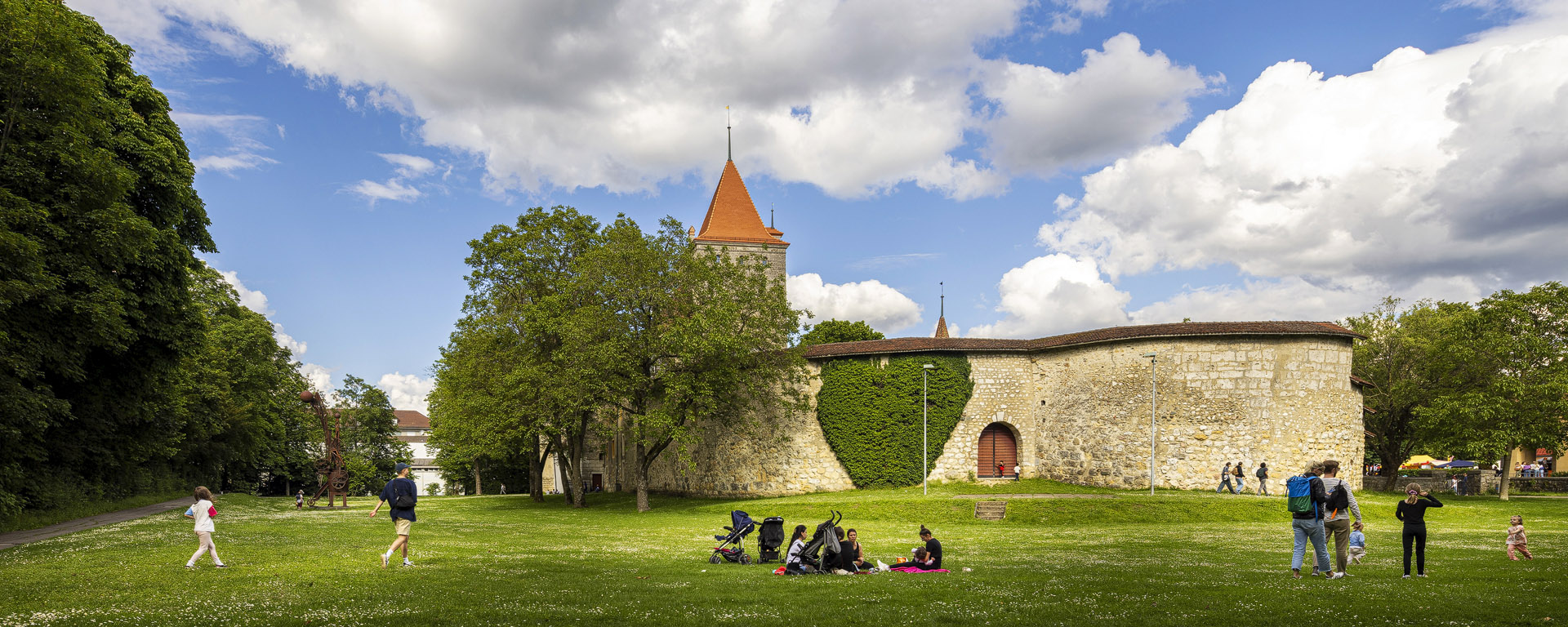 Schloss Nidau mit Schlosspark