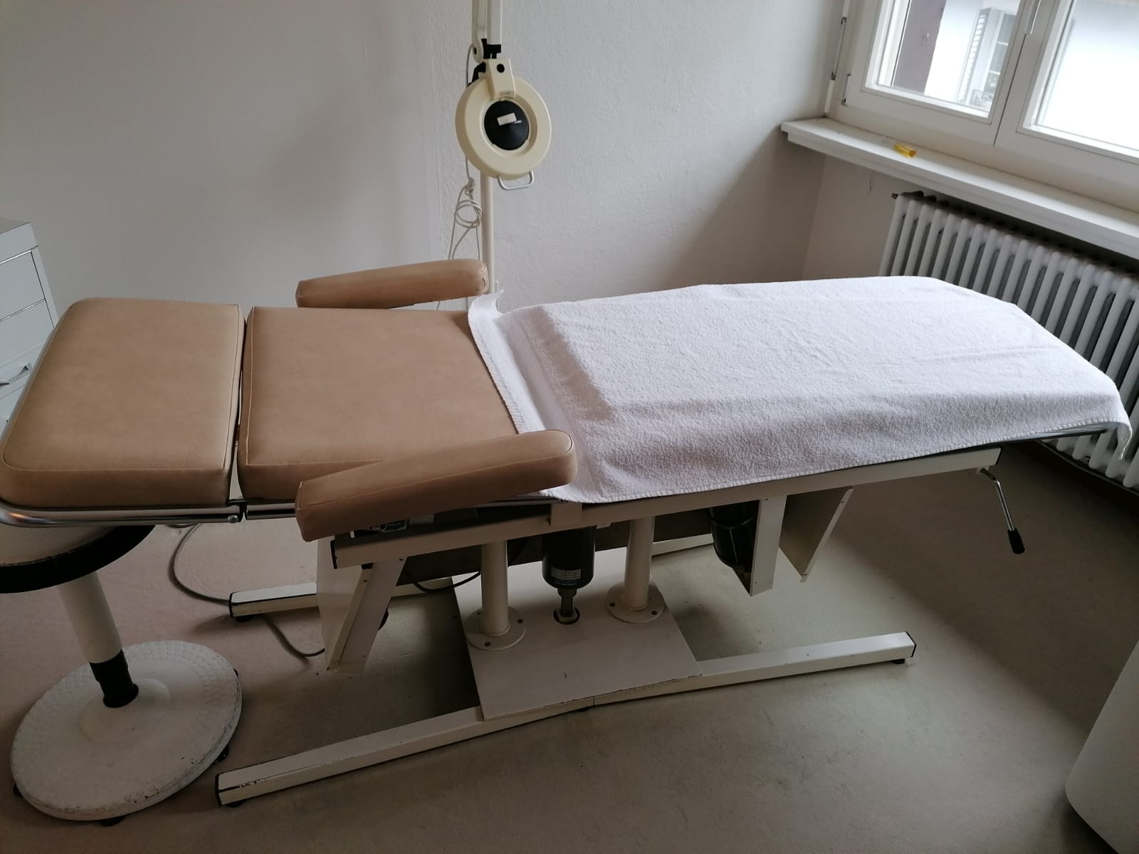 Liege für Kosmetikstudio oder Therapiesitzungen