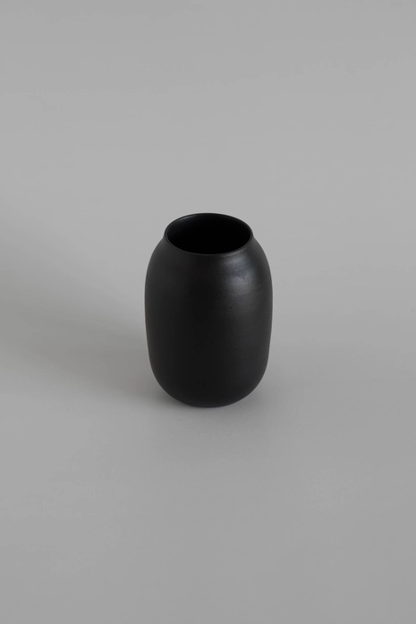 Schwarze Vase - Minimalistisches Dekor