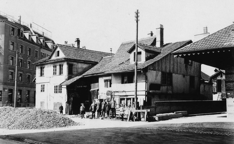 Zweierstrasse 154/156, Sallenbach-Haus mit Wirtschaft 'Tenntörli', abgebrochen 1927, heute alte Fili