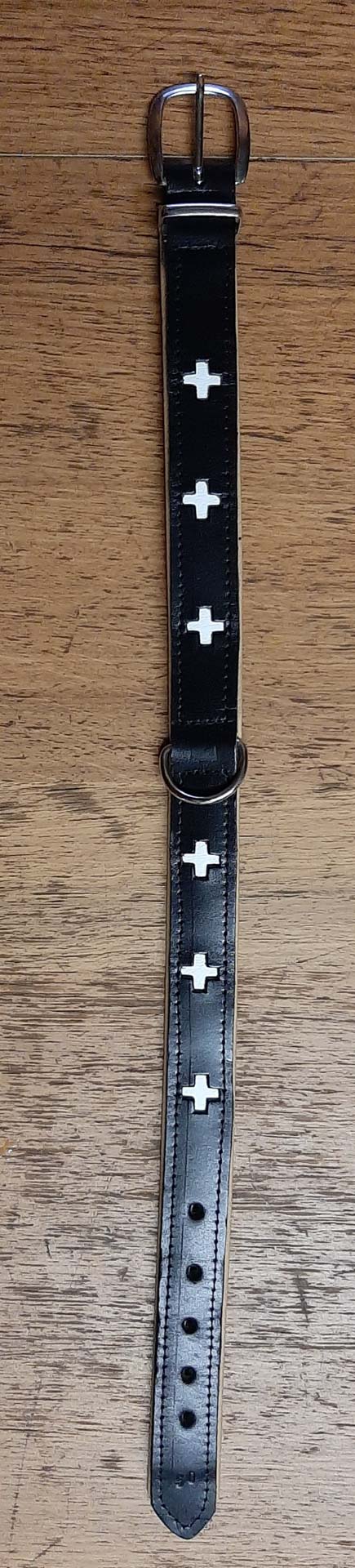 Ausverkauf: Halsband, schwarz mit weissen Kreuzen