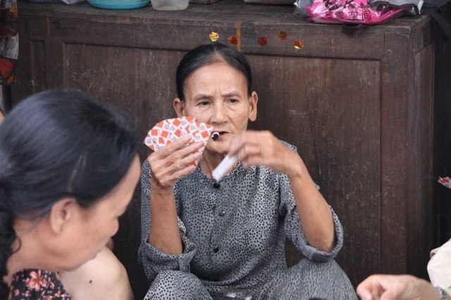 Ladies playing card