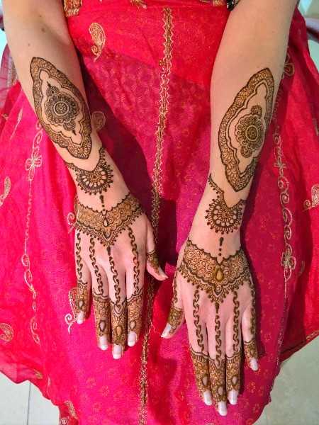 eher grafisches, im Mandala Stil gehaltenes Bridal Mehndi