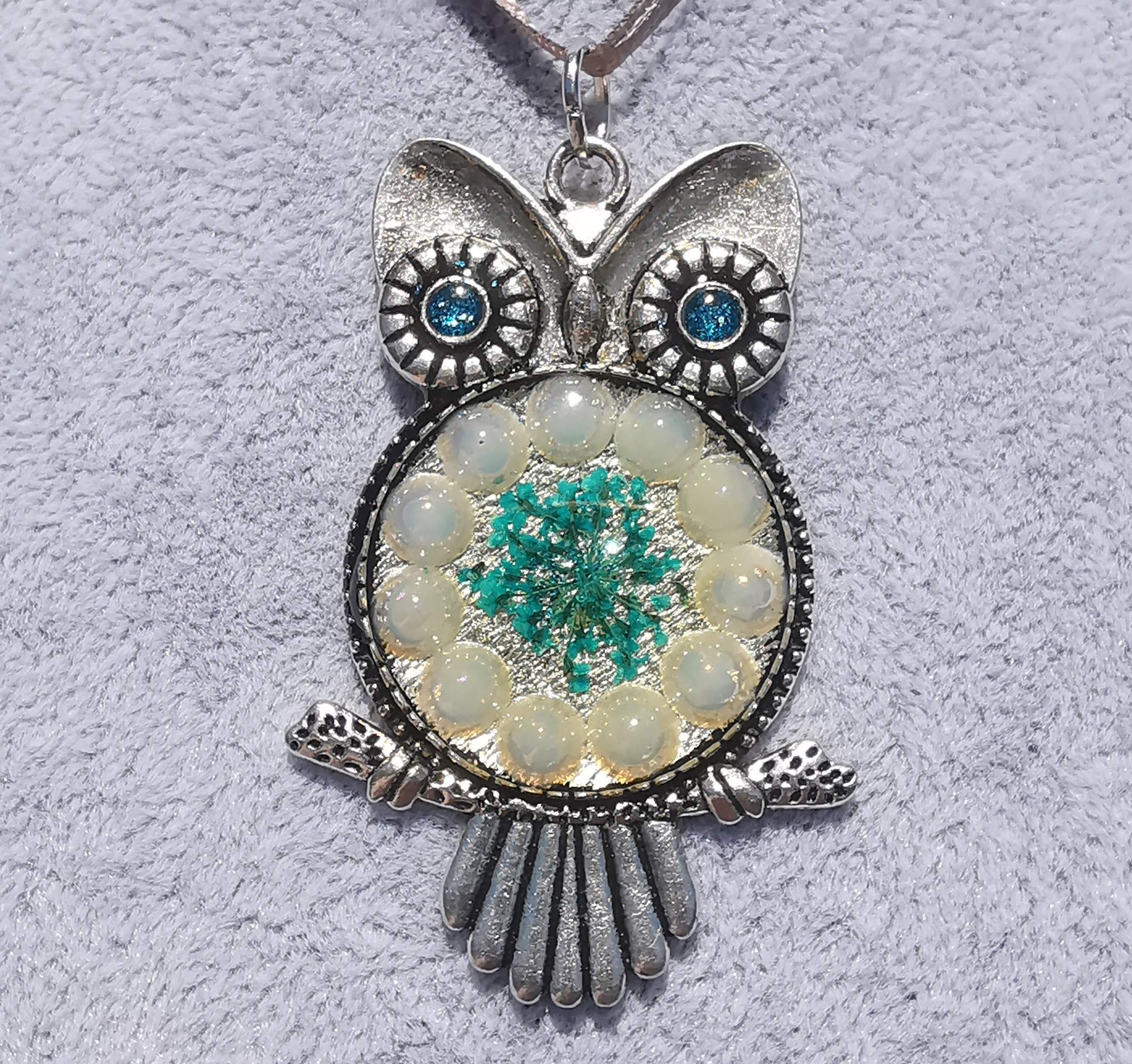 3590 - Green White Flower Owl