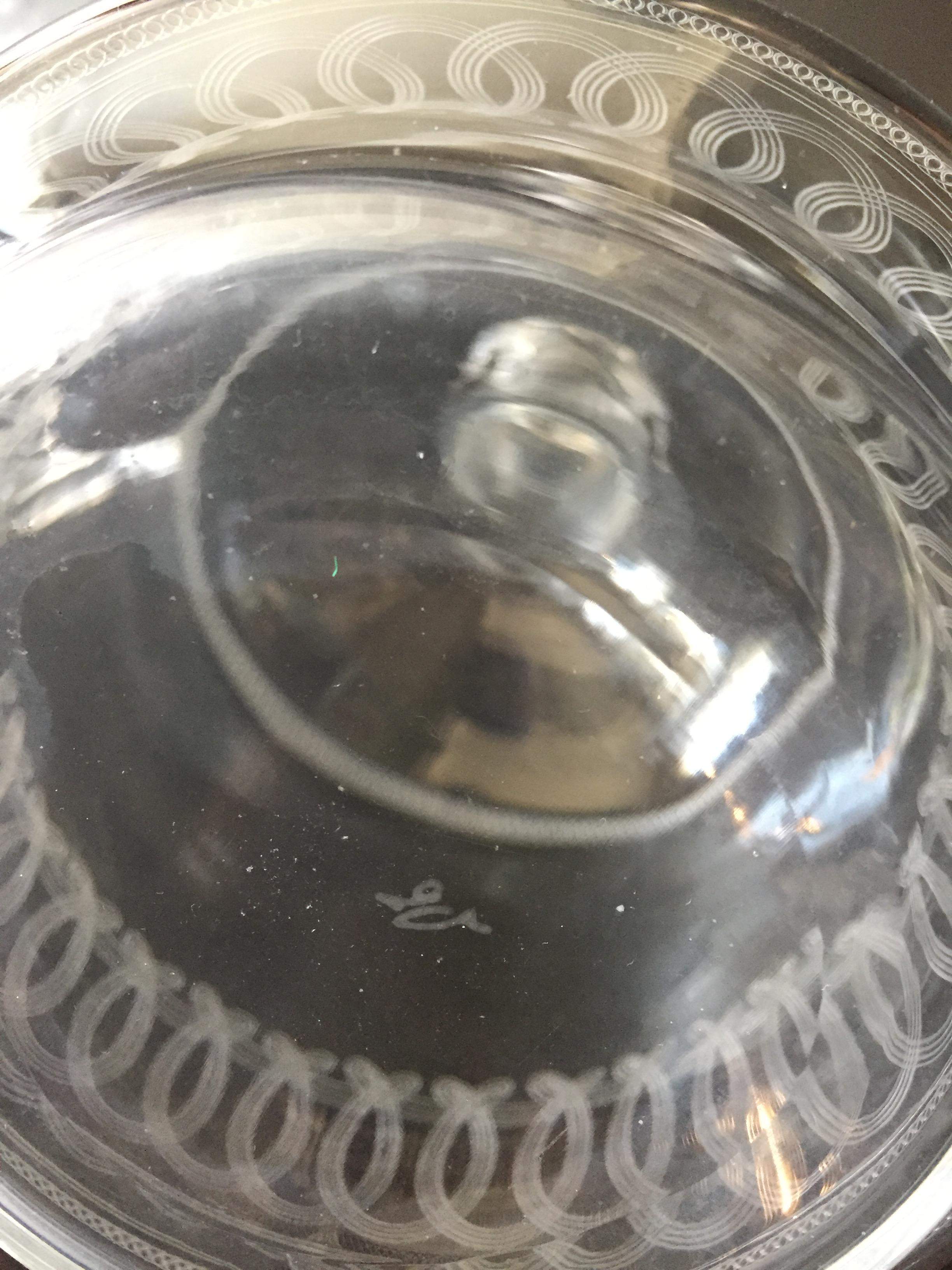 Antike Glaskaraffe mit ein paar Gläser