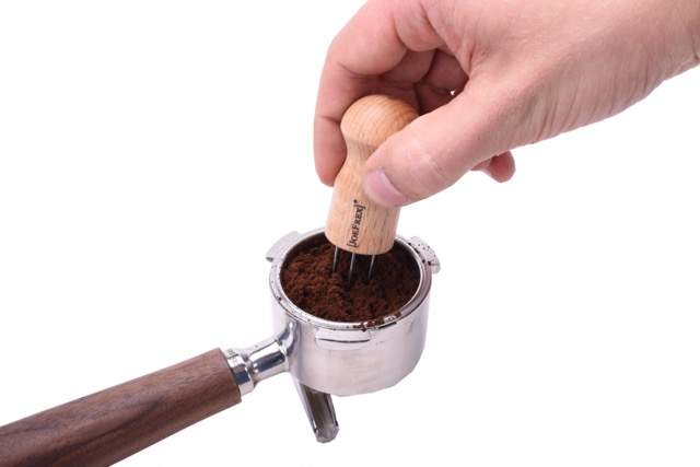 Espresso Verteiler mit 5 Metallstochern und Holzgriff