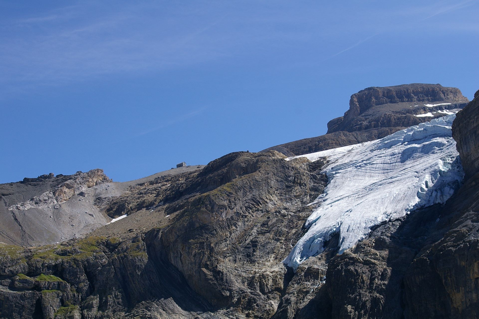 Und dann sieht man sie endlich, die Blüemlisalp Hütte