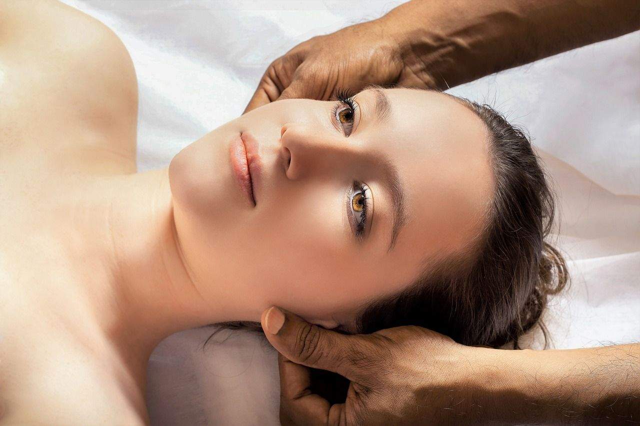 Anti-Aging Nacken-Kopf-Gesichtsregion Massage auf CBD-Basis