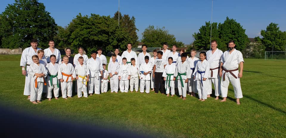 Karate-do Fraubrunnen Training Outdoor Gruppenfoto 2019