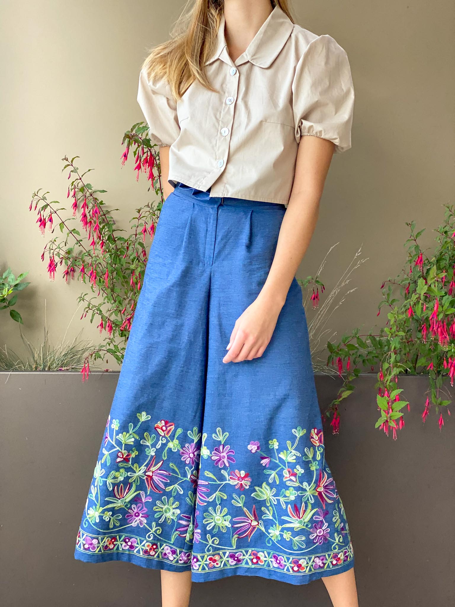 Culottes pants with embroidery