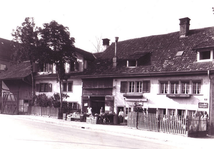 Steinstrasse 8 und 10. Das Haus rechts ist das heutige Heimat- und Ortsmuseum Wiedikon