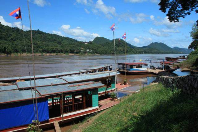 Kursschiffe auf dem Mekong