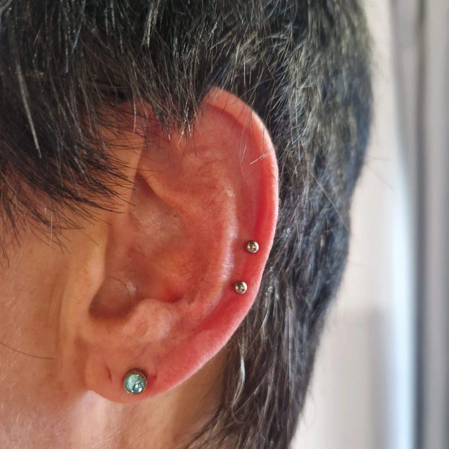 "x Helix, gestochen bei Naked cat Piercing