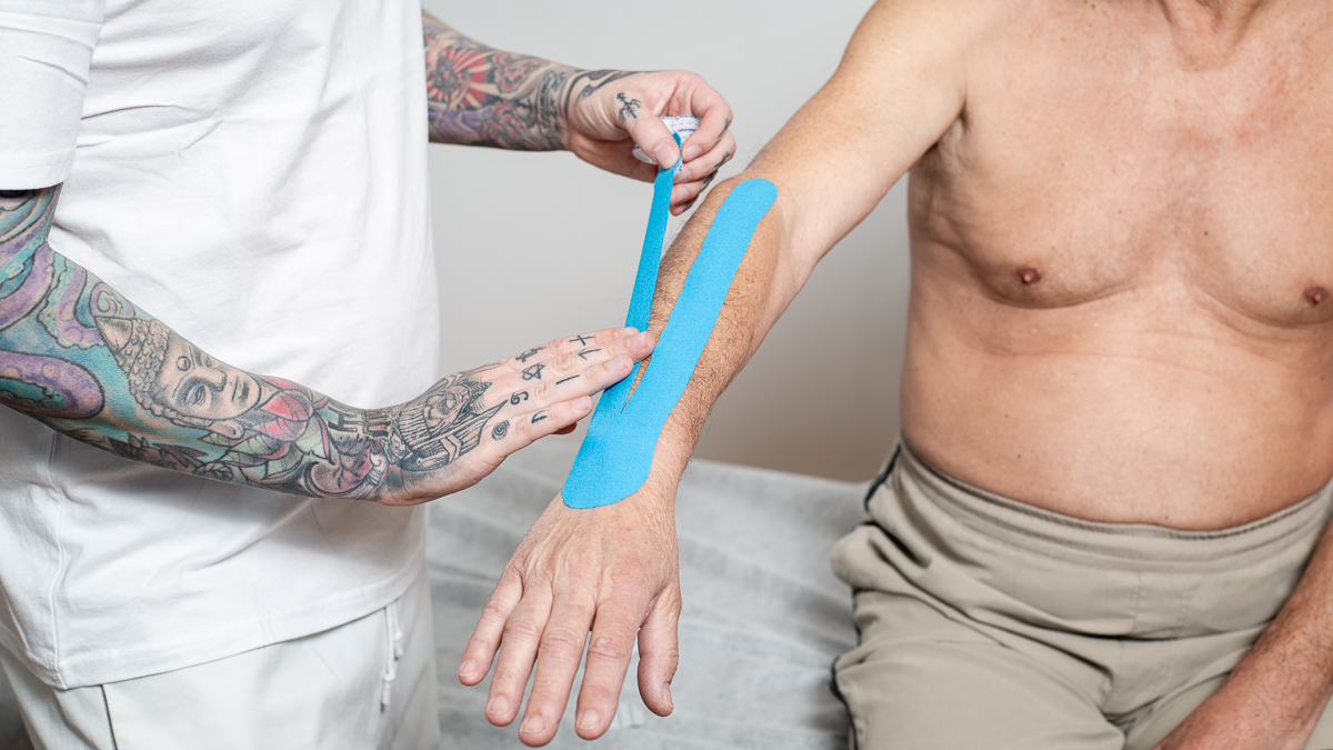 Kinesiotaping - der Herr Pfeiffer - Heilmasseur - 1220 Wien