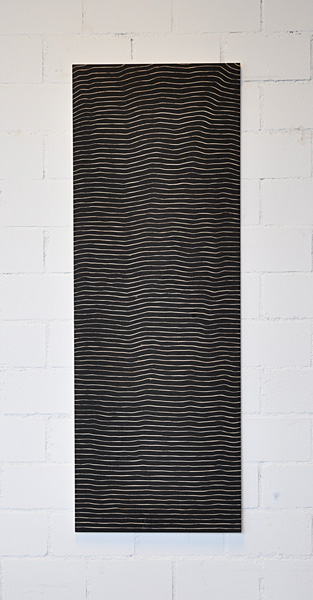 eine nach der anderen VI, 2015, Linien graviert in Multiplex, 140 x 50 cm