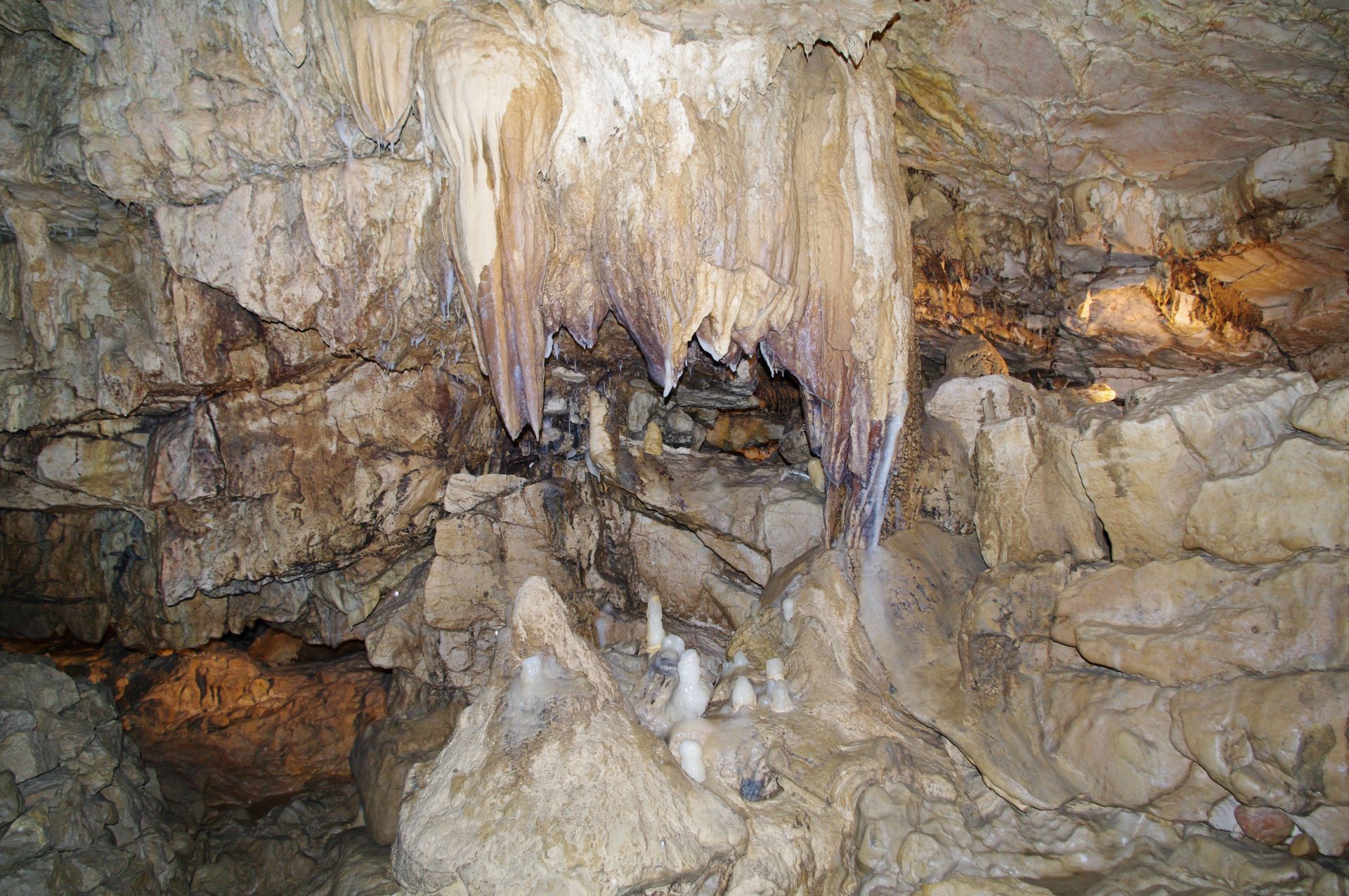 In den Grotten von Vallorbe befinden sich 4 grössere Höhlen Säle