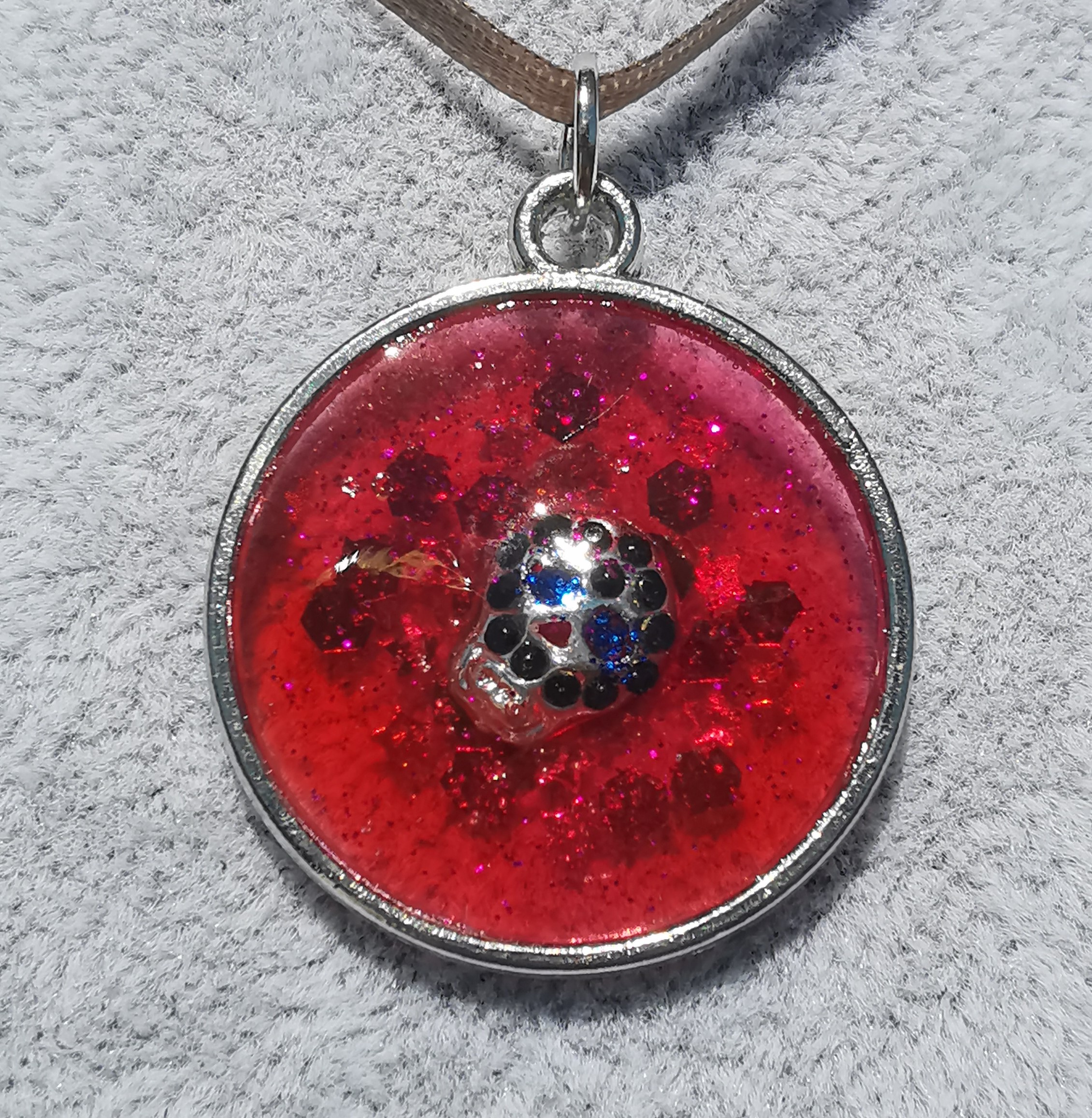 3810 - Silver Blue Skull Red Circle