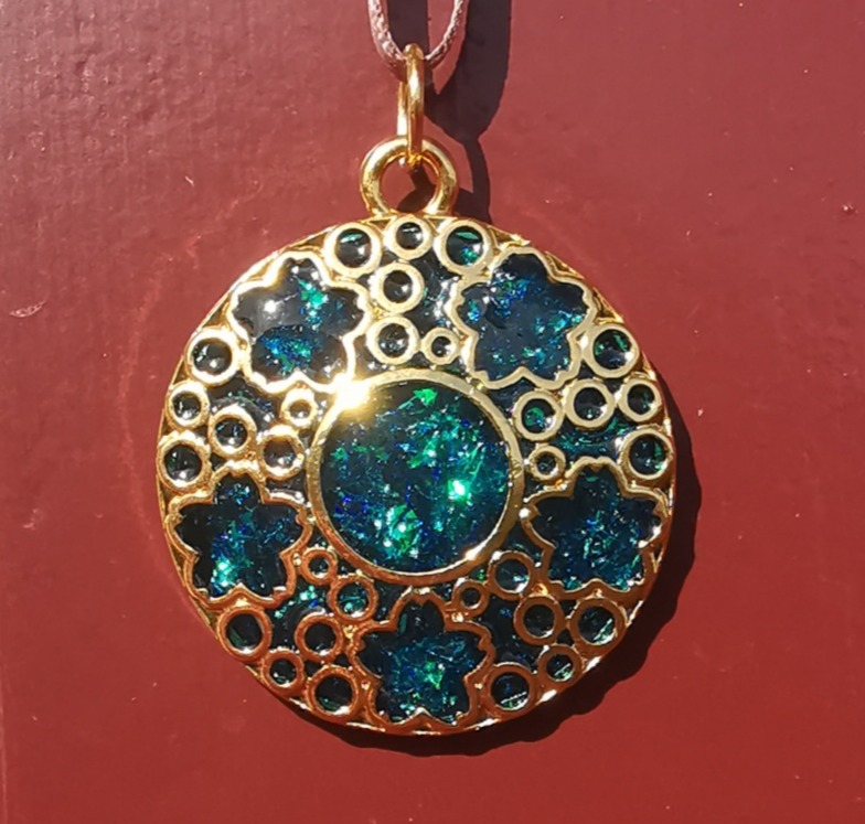 2470 - Green Blue Ornament Circle