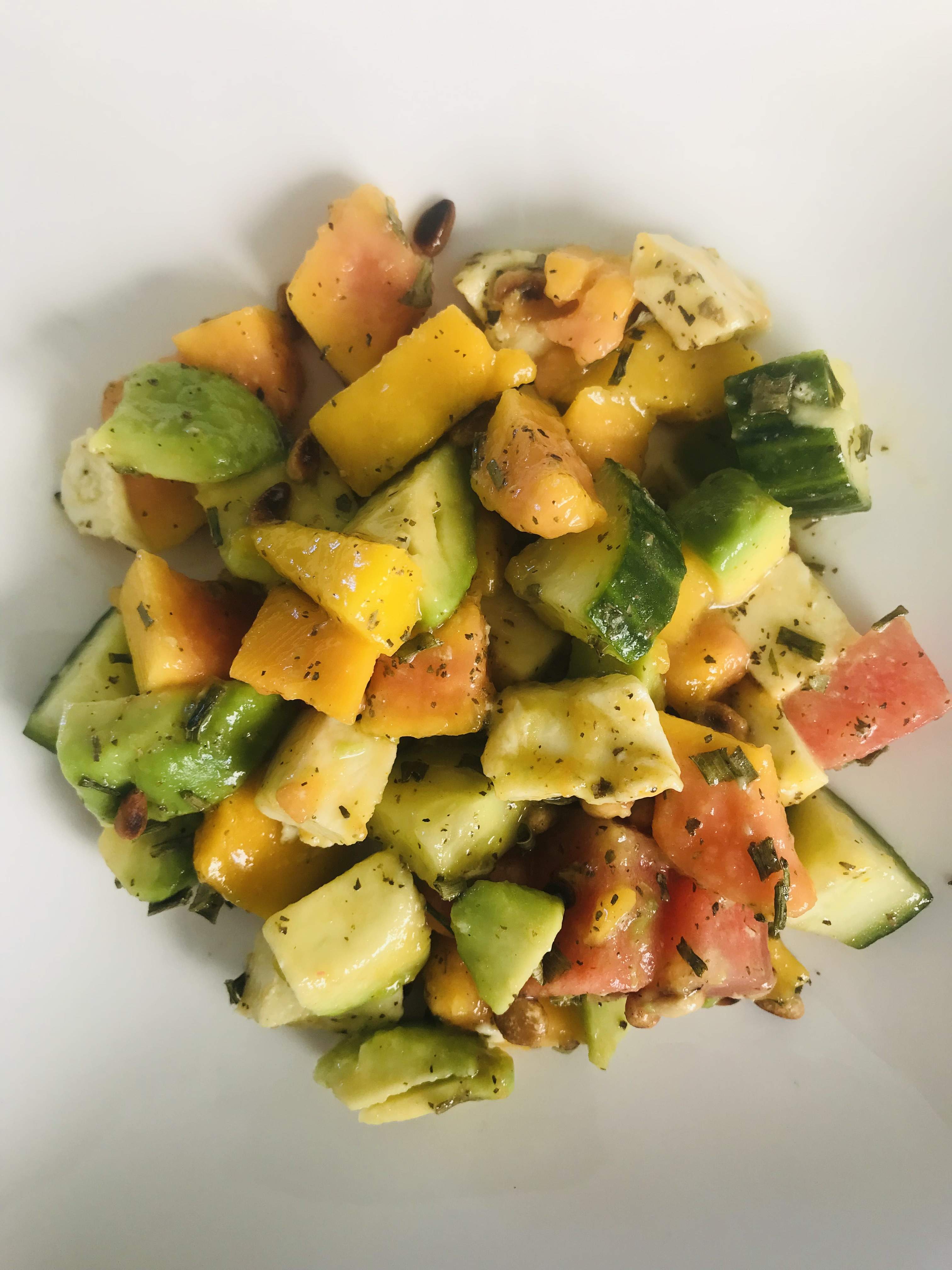 Avocado-Salat mit Melone und Papaya